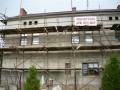Zateplení a fasáda bytového domu v Sulejovicích před a po rekonstrukci